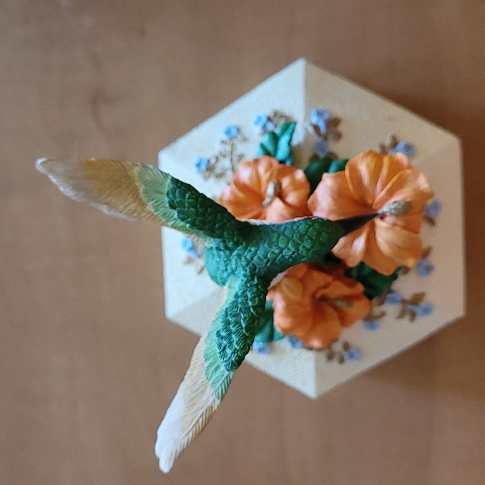 Ruby  throated hummingbird  wings of love collection 2004 - Picture 4 of 6